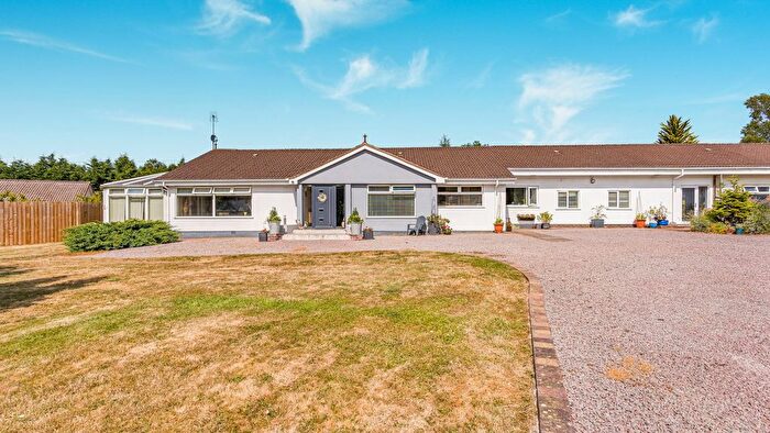 4 Bedroom Bungalow For Sale In Hunger Hill, Henley-In-Arden, B95