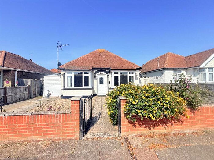 2 Bedroom Detached Bungalow For Sale In Sandown Drive, Herne Bay, CT6