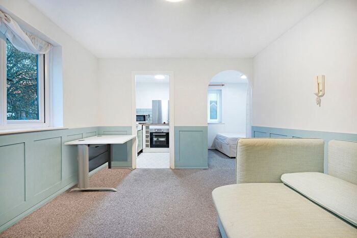 1 Bedroom Flat To Rent In Inwen Court, Grinstead Road, SE8