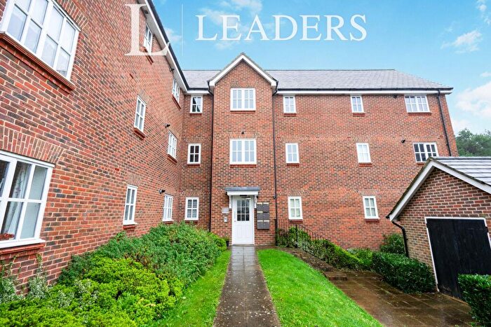 2 Bedroom Flat To Rent In Farriers Lea, RH16