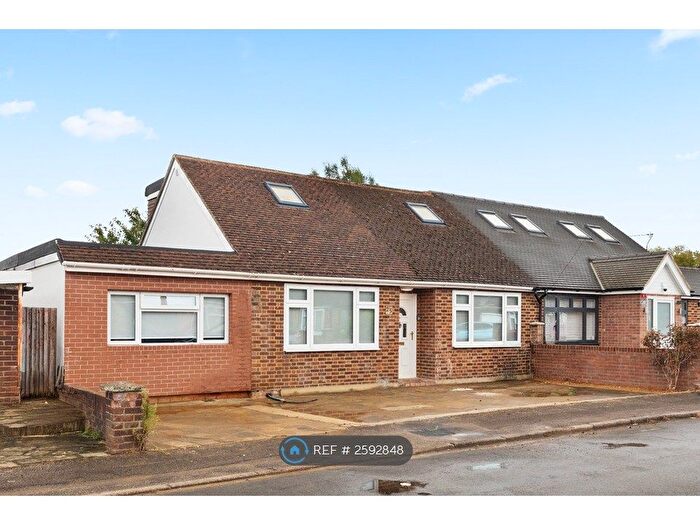 Studio To Rent In Edward Way, Ashford, TW15