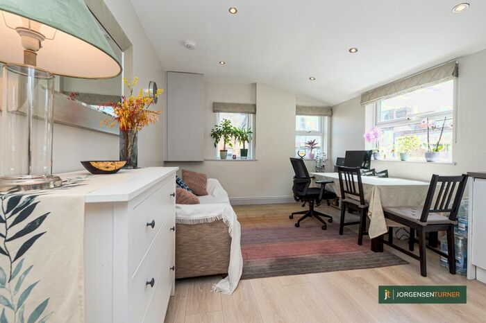 1 Bedroom Flat To Rent In Willow Vale, Shepherds Bush, London, W12