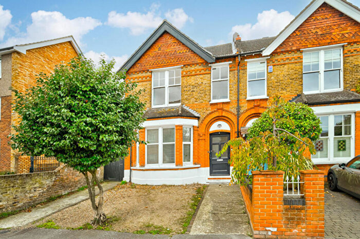 2 Bedroom Flat For Sale In Spratt Hall Road, Wanstead, E11