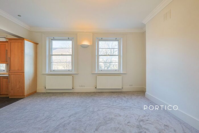2 Bedroom Flat To Rent In St. James's Gardens, London, W11