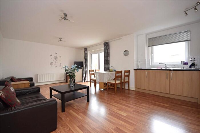 2 Bedroom Apartment For Sale In Reynolds Avenue, Redhill, Surrey, RH1