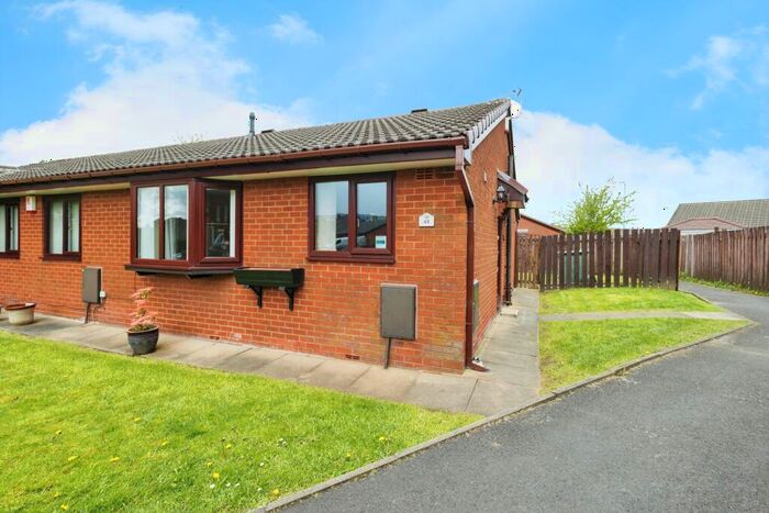 2 Bedroom Bungalow For Sale In Cumberland Drive, Royton, Oldham, Greater Manchester, OL2