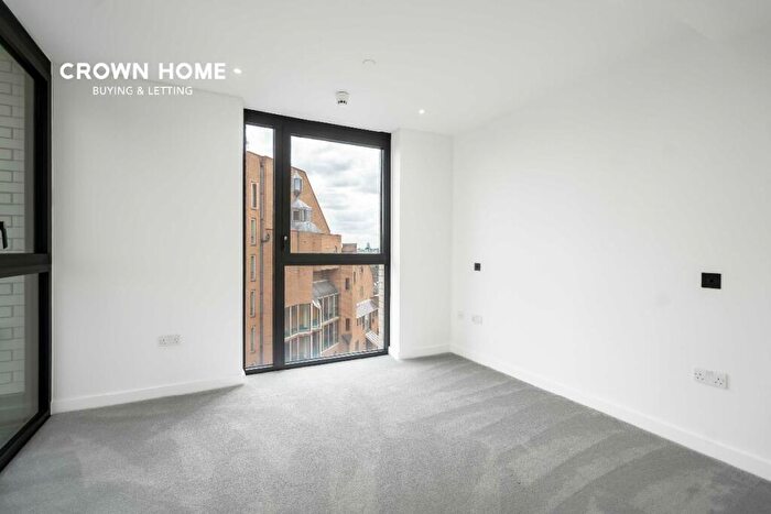 2 Bedroom Apartment To Rent In Boxwood Gardens, London Dock, E1W