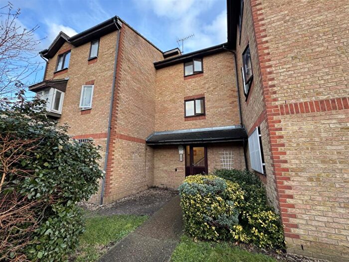 2 Bedroom Flat To Rent In Wigston Close, Edmonton, N18
