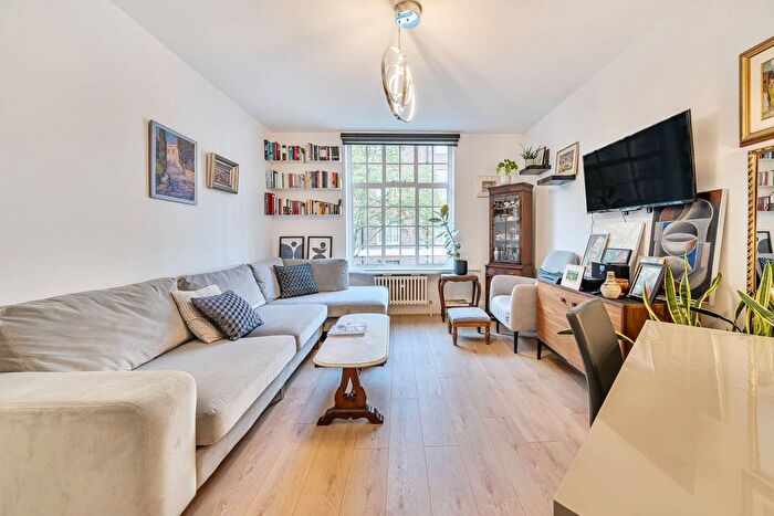 2 Bedroom Flat To Rent In Chelsea Manor Street, Chelsea, London, SW3