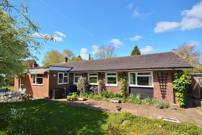 4 Bedroom Bungalow For Sale In Meadle, Aylesbury, HP17