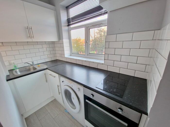 Studio To Rent In Burnt Oak Broadway, London, HA8