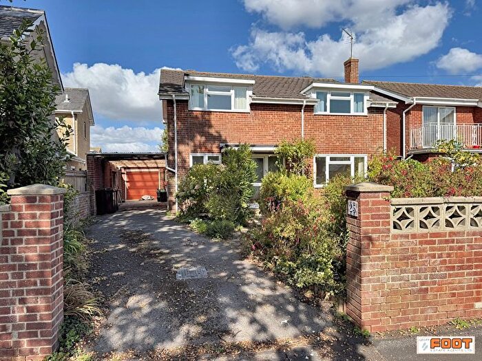 4 Bedroom Detached House For Sale In Tournerbury Lane, Hayling Island, PO11