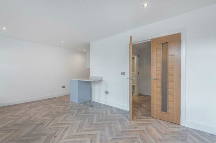 1 Bedroom Flat To Rent In London Heights, - London Road, Camberley, Surrey, GU15