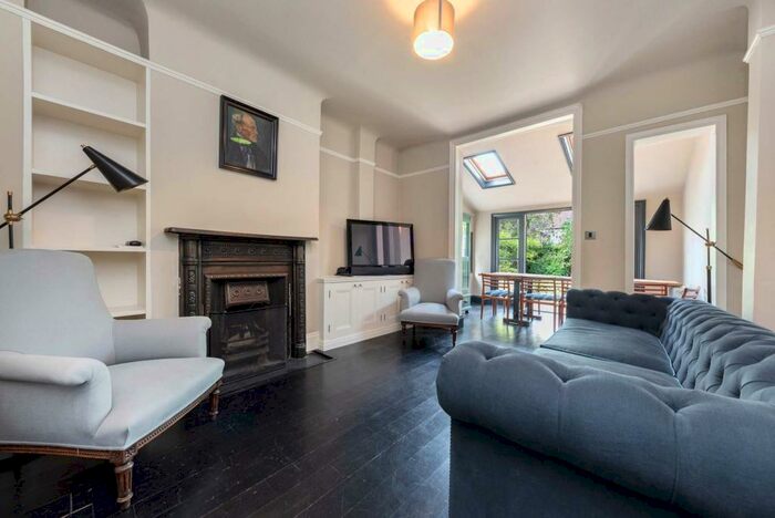 3 Bedroom Flat To Rent In Ridley Road, London, NW10