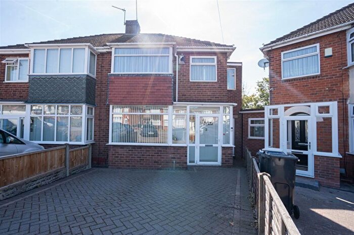 3 Bedroom Semi-Detached House For Sale In Measham Grove, Birmingham, B26