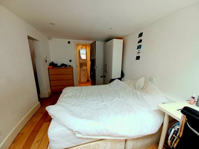 4 Bedroom Flat To Rent In Hartham Road, Holloway, N7