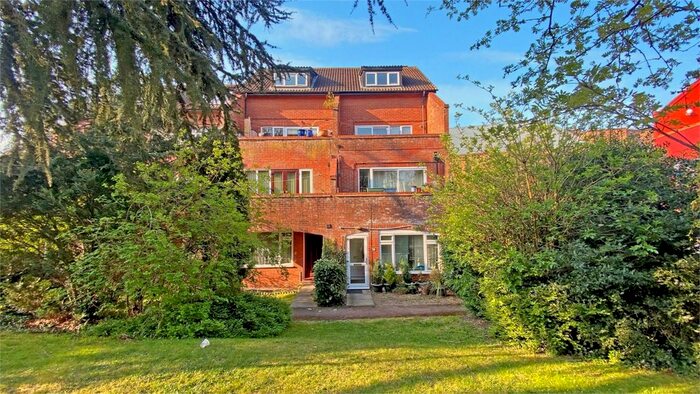 1 Bedroom Flat To Rent In Cumbrian Way, Uxbridge, Buckinghamshire, UB8