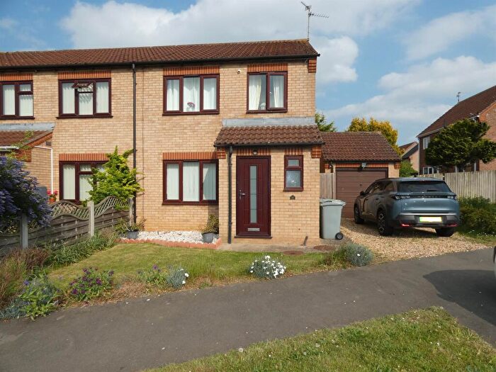 3 Bedroom Semi-Detached House For Sale In Primrose Way, Stamford, PE9