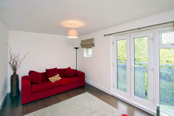 2 Bedroom Flat To Rent In Whistle Road, Mangotsfield, BS16