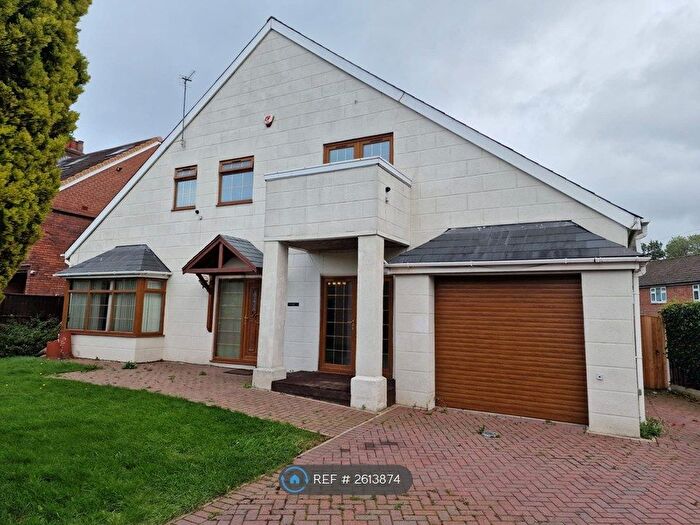 5 Bedroom Detached House To Rent In Aberford Road, Wakefield, WF1