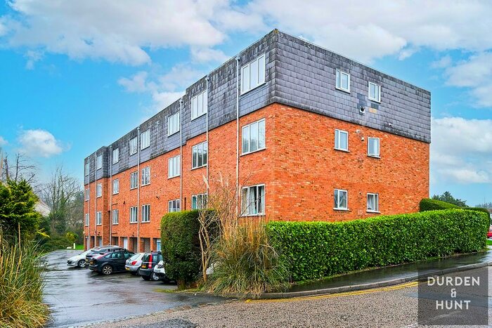 2 Bedroom Flat To Rent In Budleigh Court, Brentwood, CM14