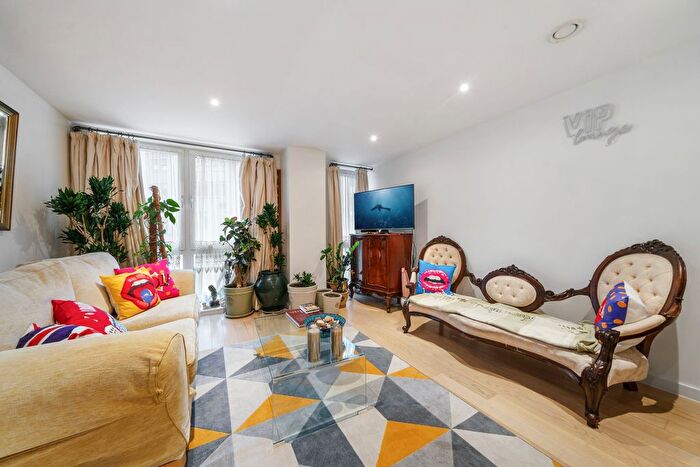 1 Bedroom Flat To Rent In Britannia Walk, London, N1