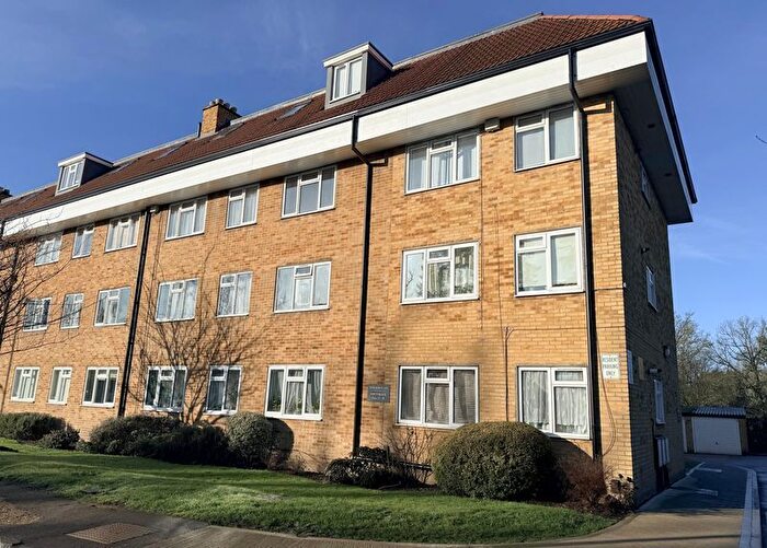 2 Bedroom Flat For Sale In Parkside, High Street, Potters Bar, EN6