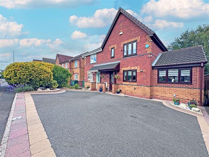 3 Bedroom Semi-Detached House For Sale In Daisy Meadow, Tipton, DY4