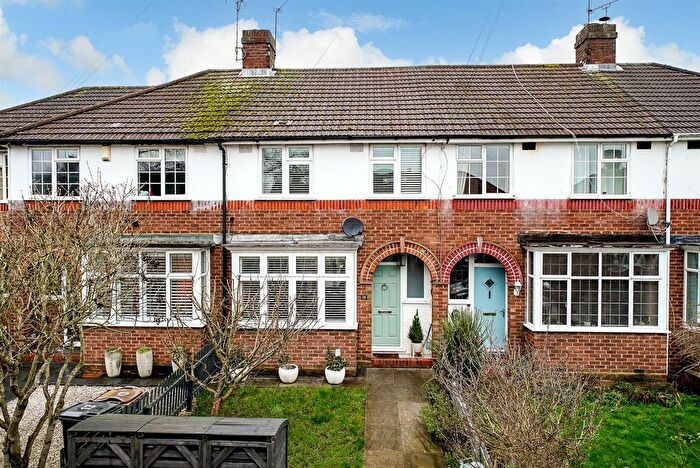 3 Bedroom Terraced House For Sale In Mentmore Road, St. Albans, AL1