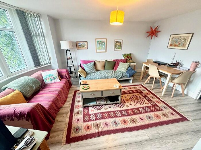 2 Bedroom Flat To Rent In Parkwood Road, Bournemouth, Dorset, BH5