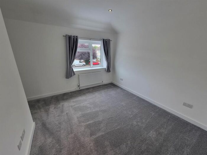 2 Bedroom Property To Rent In Park Avenue, Bushey, WD23
