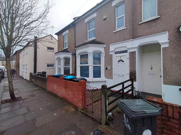 5 Bedroom Property To Rent In Denny Road, | Bedroom Hmo, N9