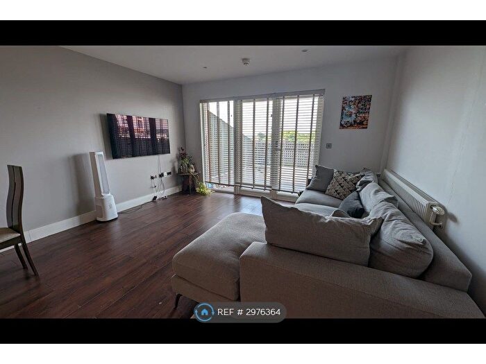 2 Bedroom Flat To Rent In Trident Point, Harrow, HA1
