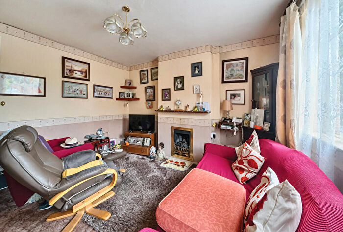 2 Bedroom Semi-Detached House For Sale In Crescent Road, Oxford, Oxfordshire, OX4