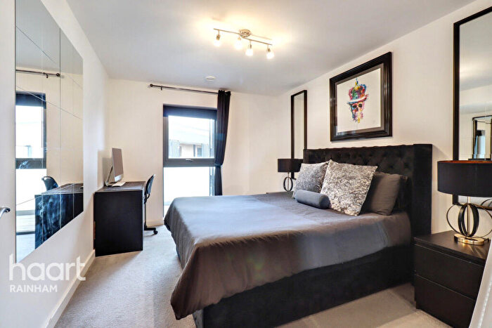 2 Bedroom Apartment For Sale In Broadis Way, Rainham, RM13