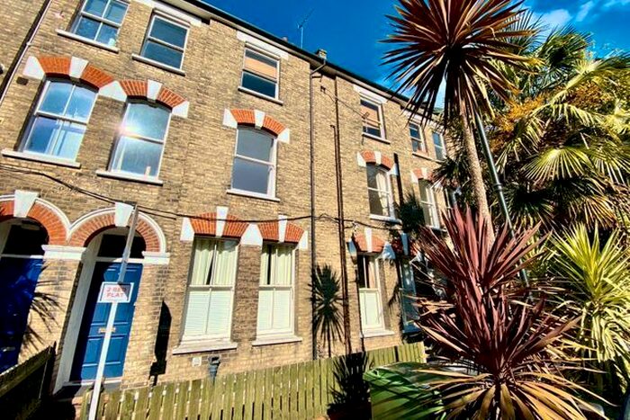 1 Bedroom Flat To Rent In Bonnington Square, Vauxhall, SW8