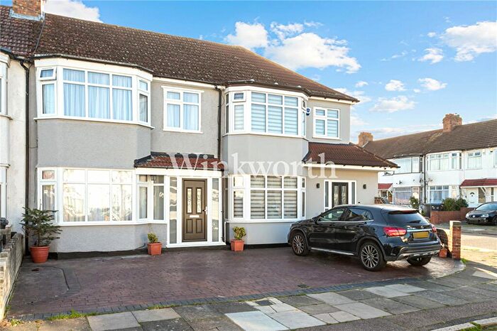 3 Bedroom End Of Terrace House To Rent In Pembroke Road, London, N13