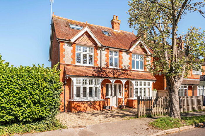 4 Bedroom Detached House For Sale In Mount Road, Cranleigh, GU6