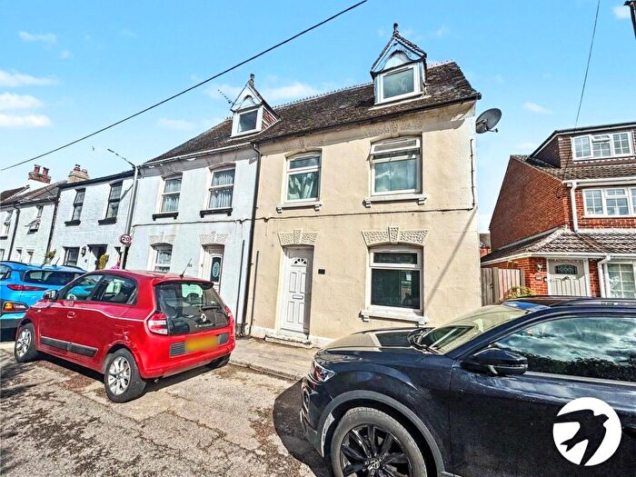 4 Bedroom End Of Terrace House To Rent In High Street, Wouldham, Rochester, Kent, ME1