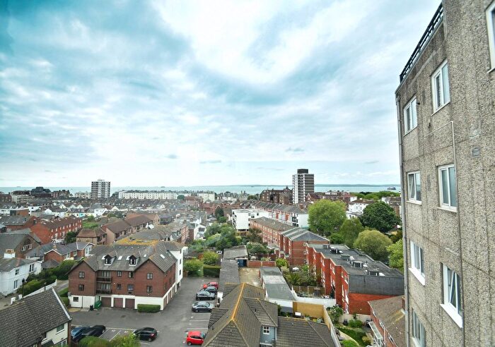 3 Bedroom Flat To Rent In Clarendon Road, Southsea, Hampshire, PO5