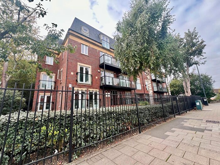 2 Bedroom Flat To Rent In Marsh Road, Pinner, HA5