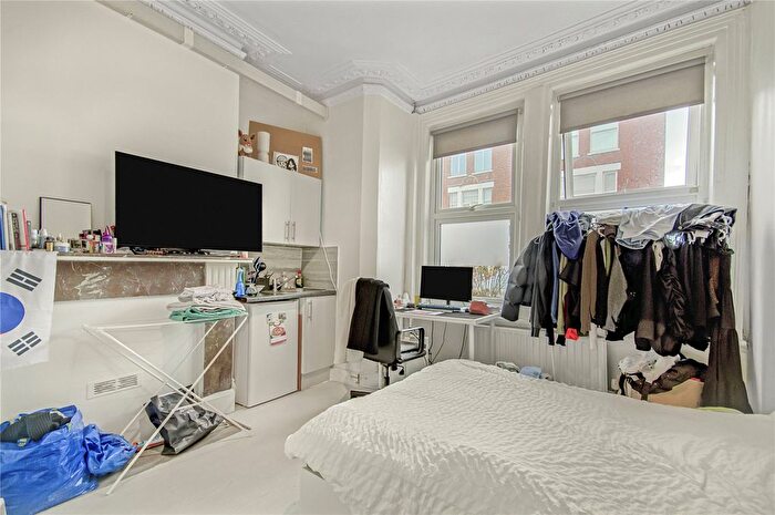 Studio To Rent In Munster Road, London, SW6