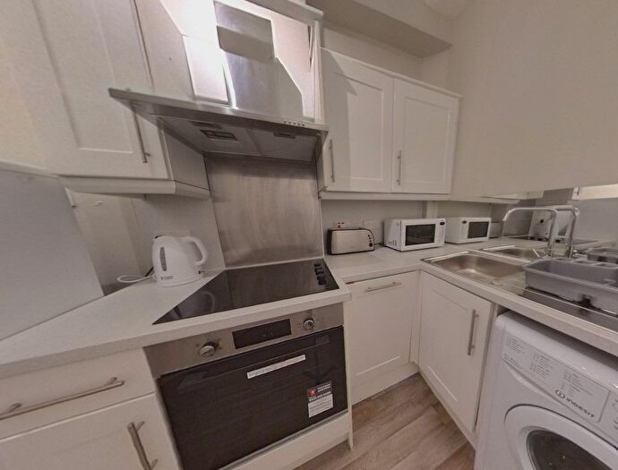 2 Bedroom Flat To Rent In Cathcart Place, Dalry, Edinburgh, EH11