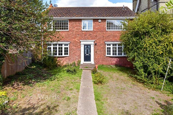 4 Bedroom Detached House For Sale In Tonbridge Road, Maidstone, Kent, ME16