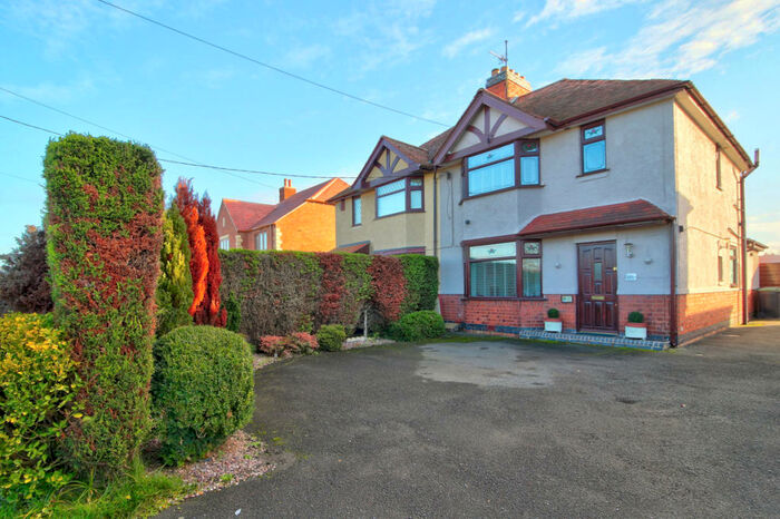 3 Bedroom Semi-Detached House For Sale In Coventry Road, Bedworth, CV12