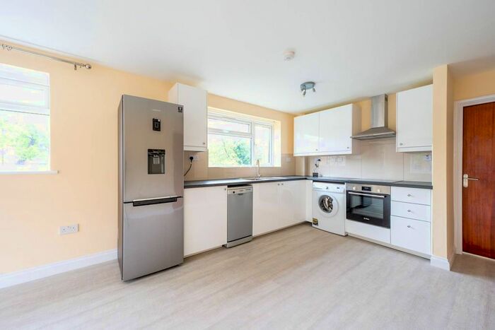 1 Bedroom Flat To Rent In Worple Road, Wimbledon, London, SW20