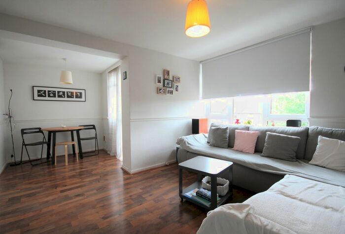 2 Bedroom Flat To Rent In Tredegar Road, Bounds Green, N11