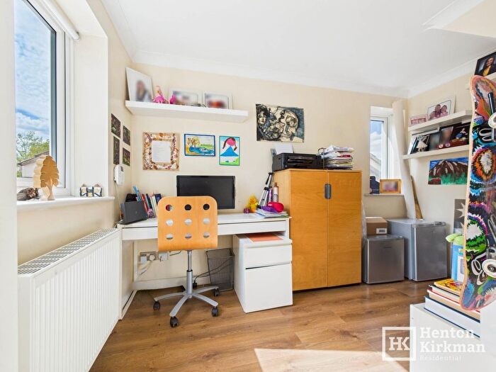 6 Bedroom Detached House For Sale In Hornbeam Way, Basildon, SS15