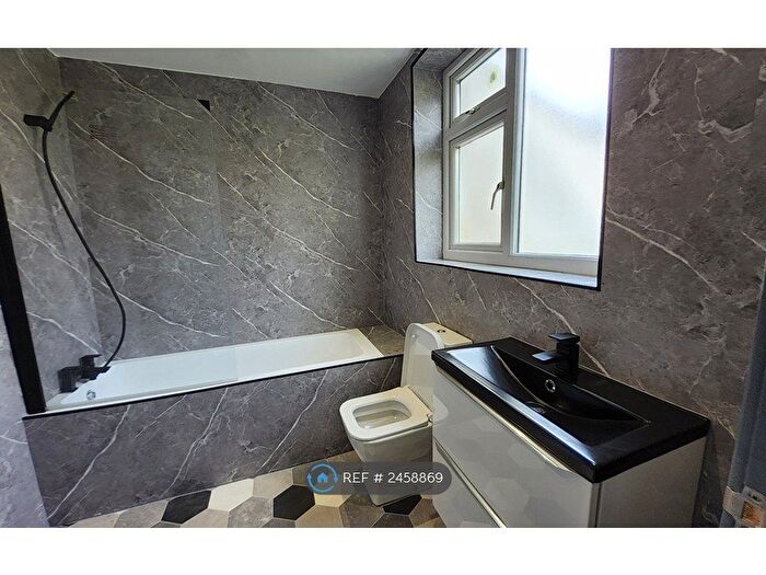 1 Bedroom Flat To Rent In Lower Broughton Road, Salford, M7