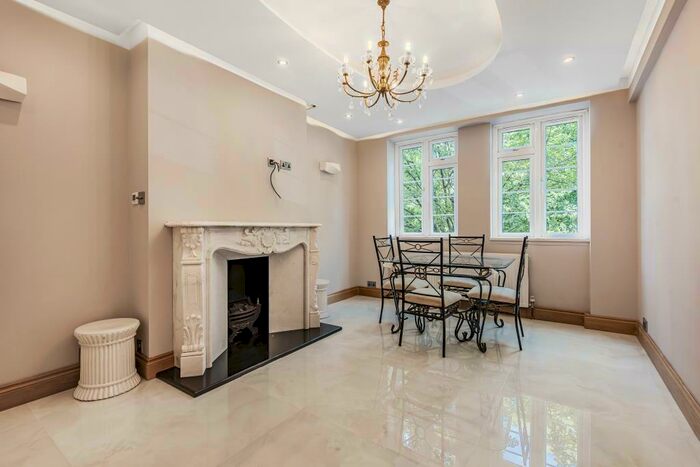 2 Bedroom Apartment To Rent In Townshend Road, St. Johns Wood, NW8